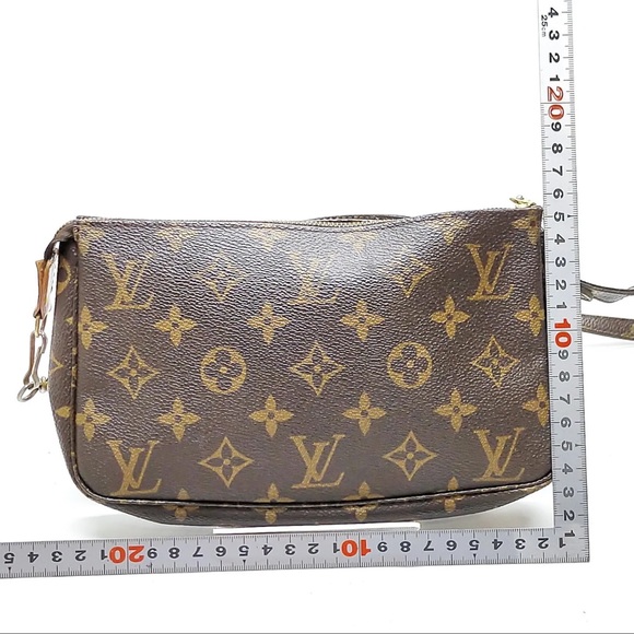 Louis Vuitton Monogram Pouchette Crossbody - Picture 2 of 9